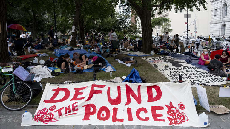 Demonstranati u New Yorku zahtijevaju smanjenje budžeta policije