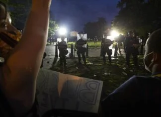 Policajac u Atlanti upucao Afroamerikanca, ubistvo izazvalo bijes javnosti Protesti U SAD U