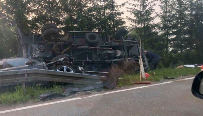 U saobraćajnoj nesreći na M-17 poginula jedna osoba iz Zenice, dvije povrijeđene