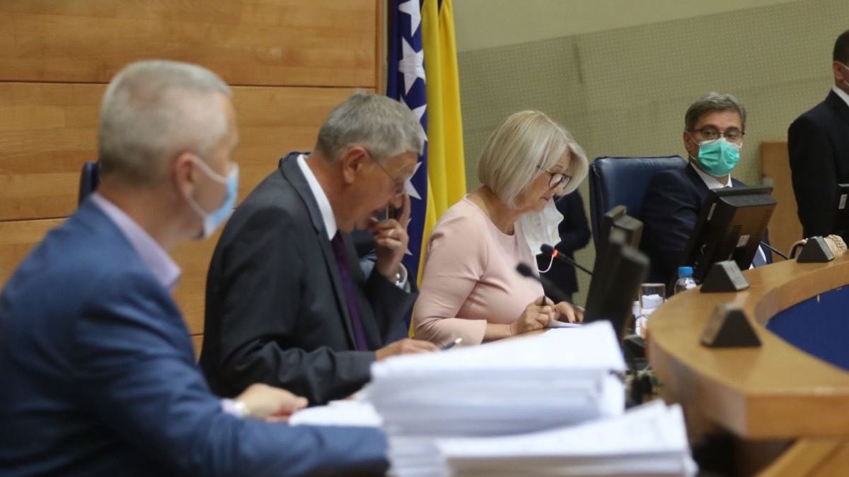 HDZ i SNSD oborili usvajanje državnog budžeta