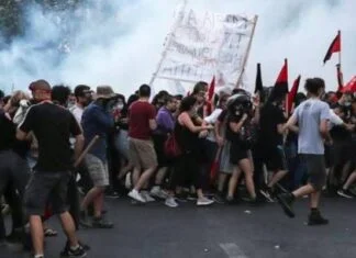 Deset hiljada ljudi na ulicama u Grčkoj, bečeni suzavac i gasne bombe