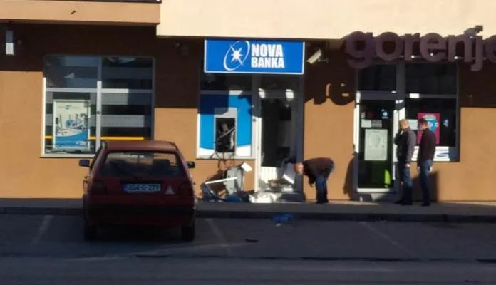 Raznijeli bankomat na Palama i odnijeli novac