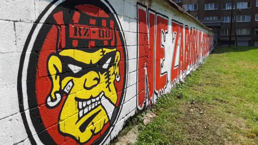 Robijaši osvježili grafite posvećene genocidu u Srebrenici (FOTO)