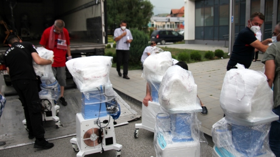 U Novi Pazar stiglo 10 respiratora i vojna bolnica, stiže i avion sa pomoći iz Turske