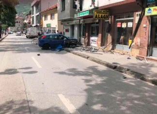 Bježao od policije pa vozilom polupao tri izloga Saobraćajna Visoko