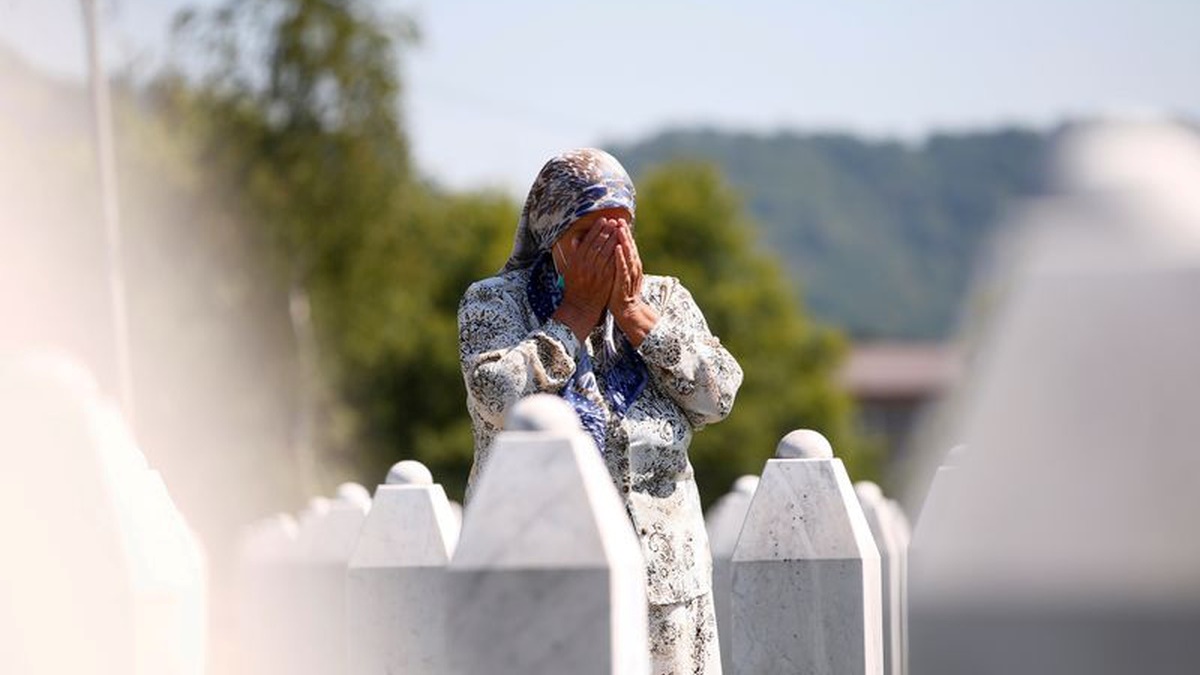 Obilježavanje 28. godišnjice genocida u Srebrenici: Komemoracija, dženaza i ukop 30 žrtava