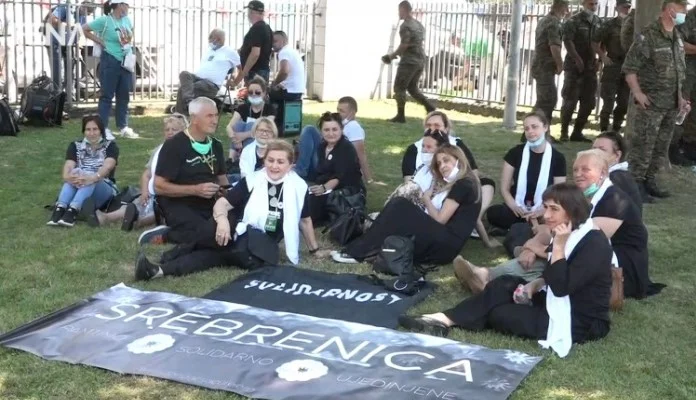 I ‘Žene u crnom’ u Potočarima odale počast žrtvama genocida