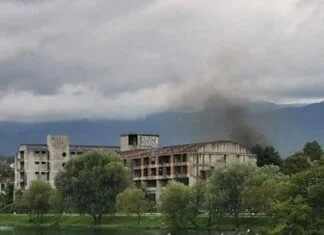 Migranti zapalili zgradu Doma penzionera u Bihaću Bihać Migranti