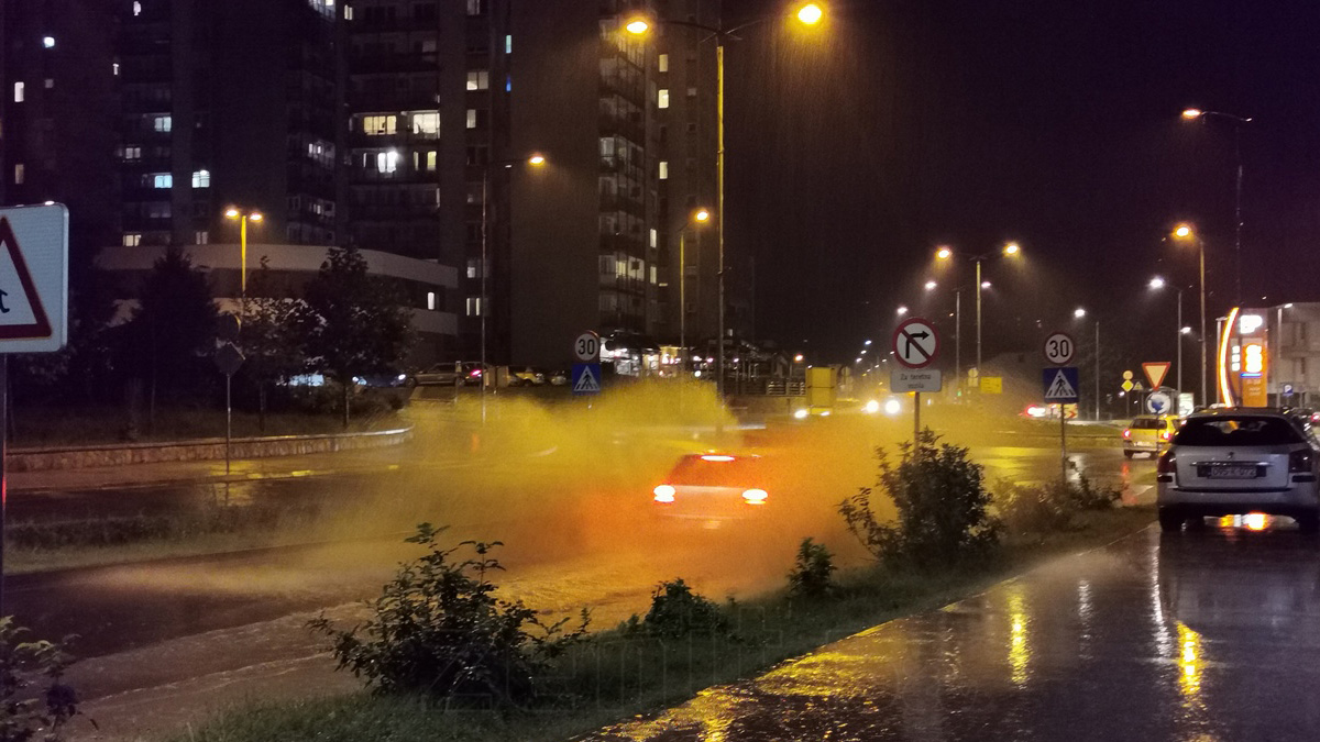 Nevrijeme u Zenici, otežano saobraćanje u pojedinim ulicama (VIDEO)