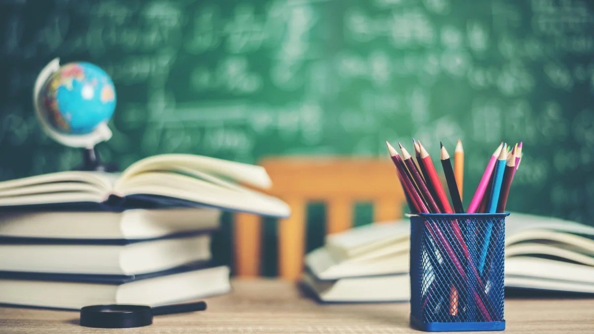 Roditelji dižu kredite za sveske, školska godina počinje u minusu