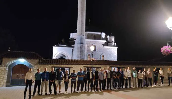 Srbi tokom noći čuvali džamije u Crnoj Gori