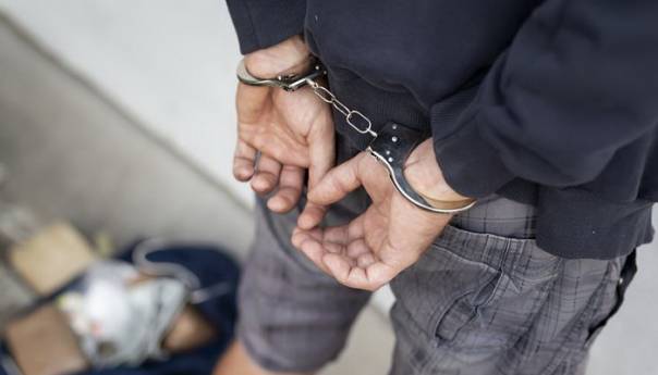 Uhapšen Zvorničanin zbog 2.100 paklica cigareta i duhana