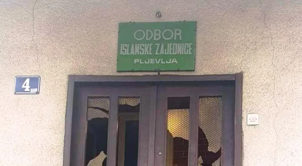 Kamenovane prostorije Islamske zajednice u Pljevljima u Crnoj Gori