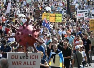 Protesti u Düsseldorfu protiv ograničenja uvedenih zbog koronavirusa
