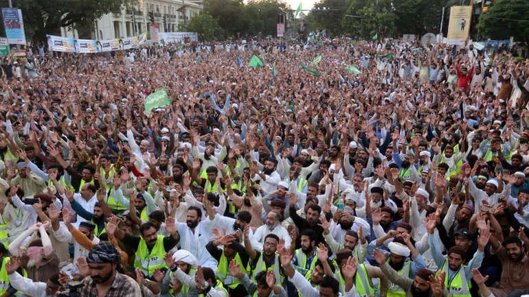 Hiljade Pakistanaca protestovale zbog objave karikatura poslanika Muhameda u Francuskoj