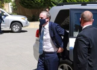 Tjelohranitelj britanskog ministra vanjskih poslova zaboravio pištolj u avionu