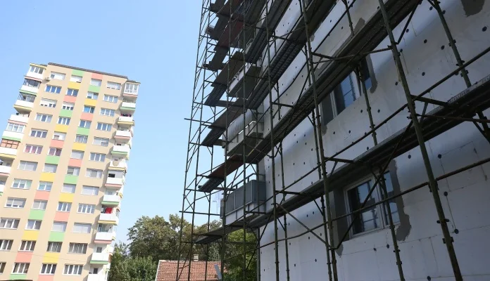 Nastavljeno utopljavanje stambenih objekata i zamjena azbestnih krovova u Zenici