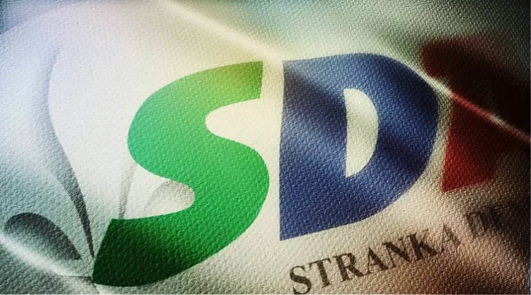 SDA prema preliminarnim rezultatima ima najveći broj glasova za Gradsko vijeće Zenica SDA Zastava