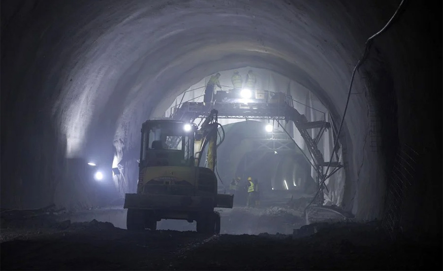 Brojni radnici neprekidno rade na probijanju tunela Zenica kod Vranduka