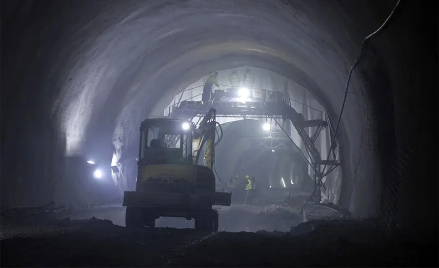 Brojni radnici neprekidno rade na probijanju tunela Zenica kod Vranduka