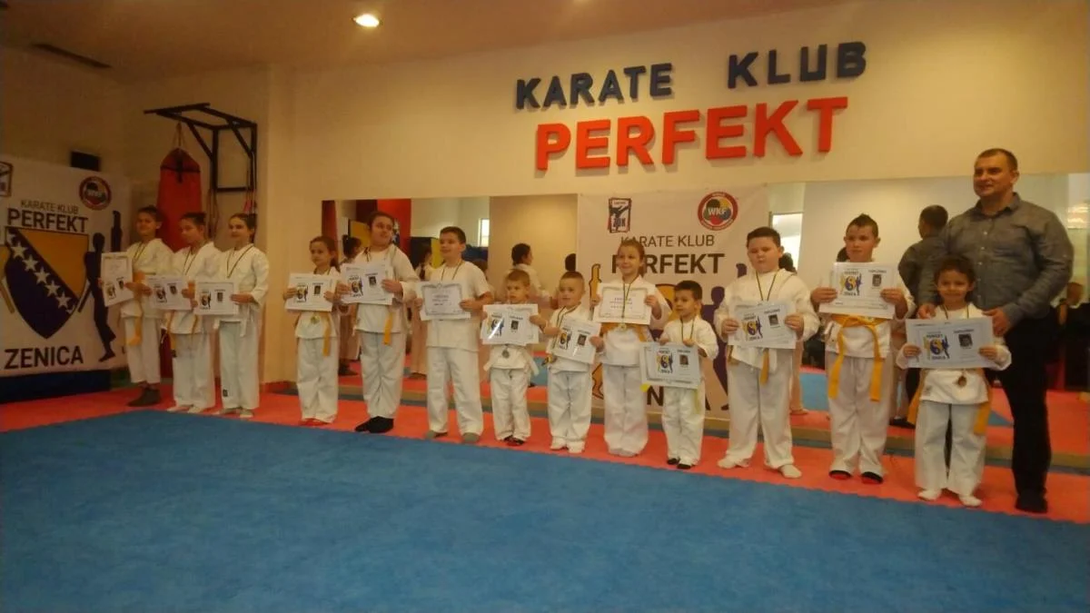 Održano polaganje za prva i viša učenička zvanja i pojaseve u karate klubu Perfekt Zenica