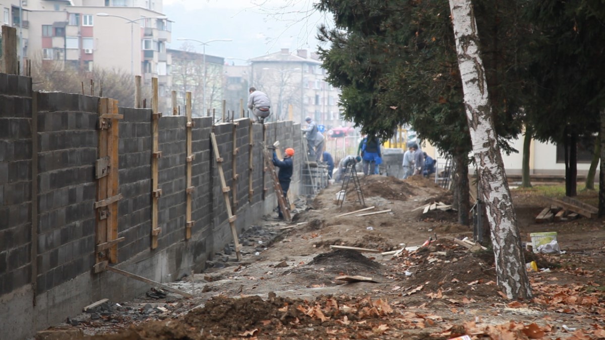 Zatvorenici Grade Zid KP Dom Zenica