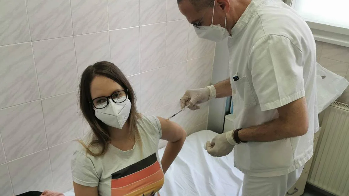 Beograđanka primila vakcinu protiv koronavirusa, pa dobila prijetnje smrću