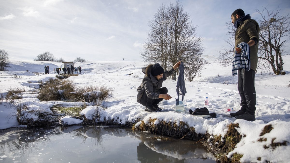 Migranti se smrzavaju u šumama oko Velike Kladuše (FOTO)