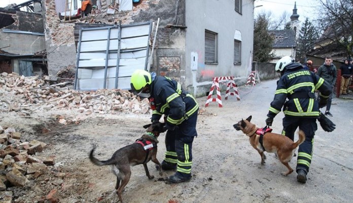 Vatrogasci iz ruševina spasili 30 nastradalih, ozlijeđena tri vatrogasca