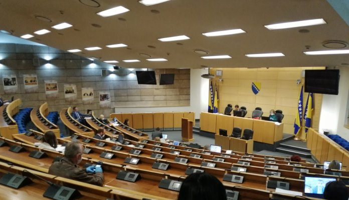 Parlament BiH usvojio povećanje plaća vojnicima, policijskim i državnim službenicima