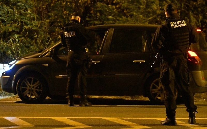 Imam Policija Noć