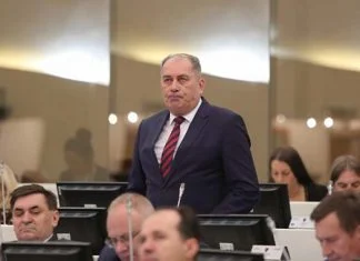 Mektić: Dobro žive lopovi, tajkuni i političari, a međusobno su dobro uvezani Mektic