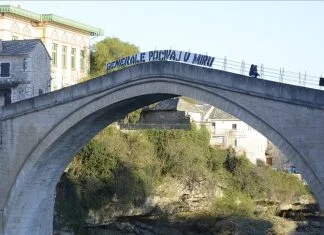 Mostarci odali počast Jovanu Divjaku: “Generale, počivaj u miru…” Mostar Stari Most Divjak