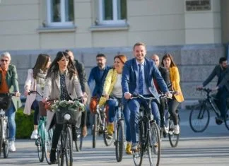 Stanivuković i uposlenici Gradske uprave jutros na posao stigli biciklima Stanivuković I Gradska Uprava