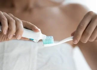 Redovna oralna higijena može smanjiti rizik od razvoja ozbiljnije kliničke slike koronavirusa? Pasta Zubi