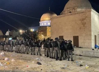 U napadu izraelske policije na vjernike u Al-Aksi povrijeđeno 20 Palestinaca Al Aksa Policija