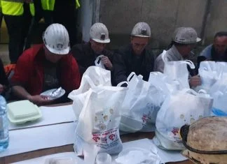 Realizovana podjela iftara za zeničke rudare (FOTO) Zenica Rudari Iftar