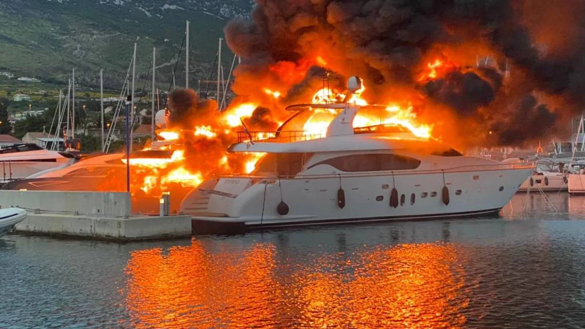 Gore Brodovi U Kastelima