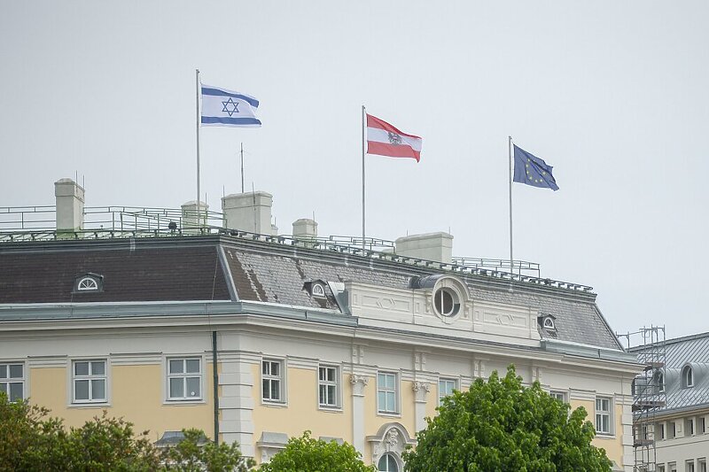 Kurz istaknuo izaelsku zastavu na svom sjedištu u znak podrške tokom sukoba