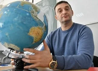 Profesor Geografije Vedran