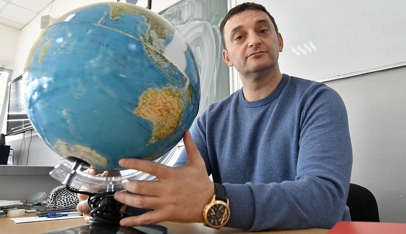 Profesor Geografije Vedran