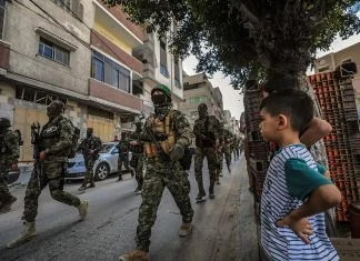 Stotine pripadnika Hamasa prodefilovalo ulicama Gaze nakon okončanja sukoba s Izraelom Stupanje Vojska Hamas