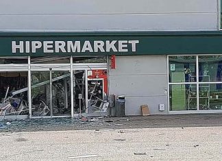 Pljačkaši raznijeli bankomat u tržnom centru Bingo u Modriči i ukrali novac