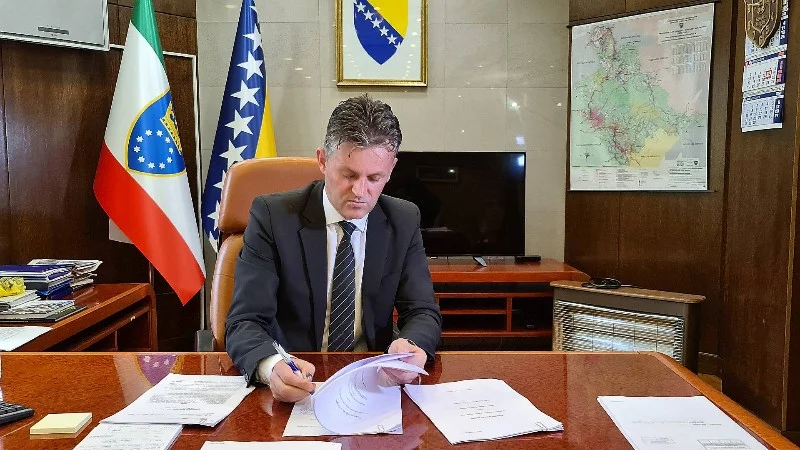 Potpisan ugovor o zaduženju kod CEB-a za projekt “Plava voda”