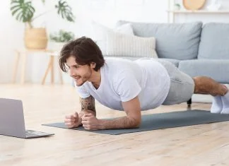 Online časovi fitnessa sa sobom nose određeni stepen opasnosti od ozljeda i prevara Plank Online Fitness