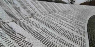 Porodice Dale Saglasnost Za Ukop 14 Zrtava Genocida Memorijalni Centar Srebrenica Potocari 112020 Ha 2 609f866146c0a