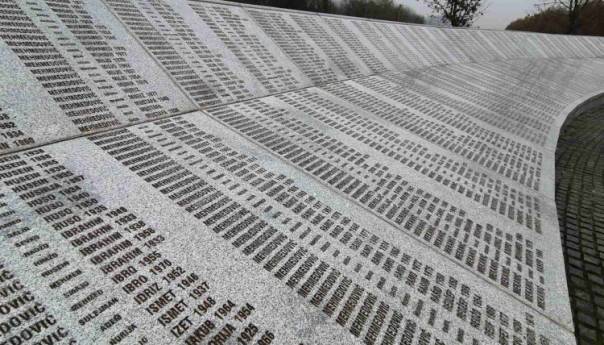 Porodice Dale Saglasnost Za Ukop 14 Zrtava Genocida Memorijalni Centar Srebrenica Potocari 112020 Ha 2 609f866146c0a