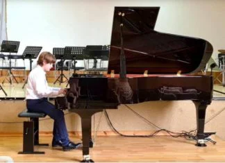 Omar Halilović mladi pijanista