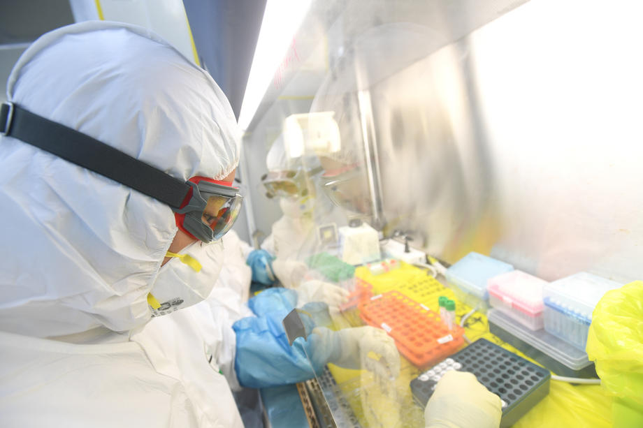 Moguće da je pandemija COVID-19 započela curenjem virusa iz laboratorija