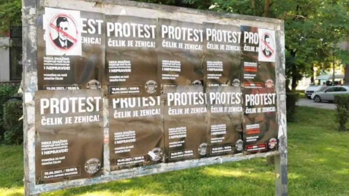 Zenica oblijepljena plakatima za subotnje proteste